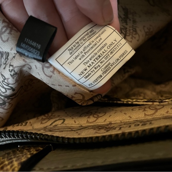 *AS IS* Guess | Grey Purse With Snake Skin Print Accents - Picture 17 of 17